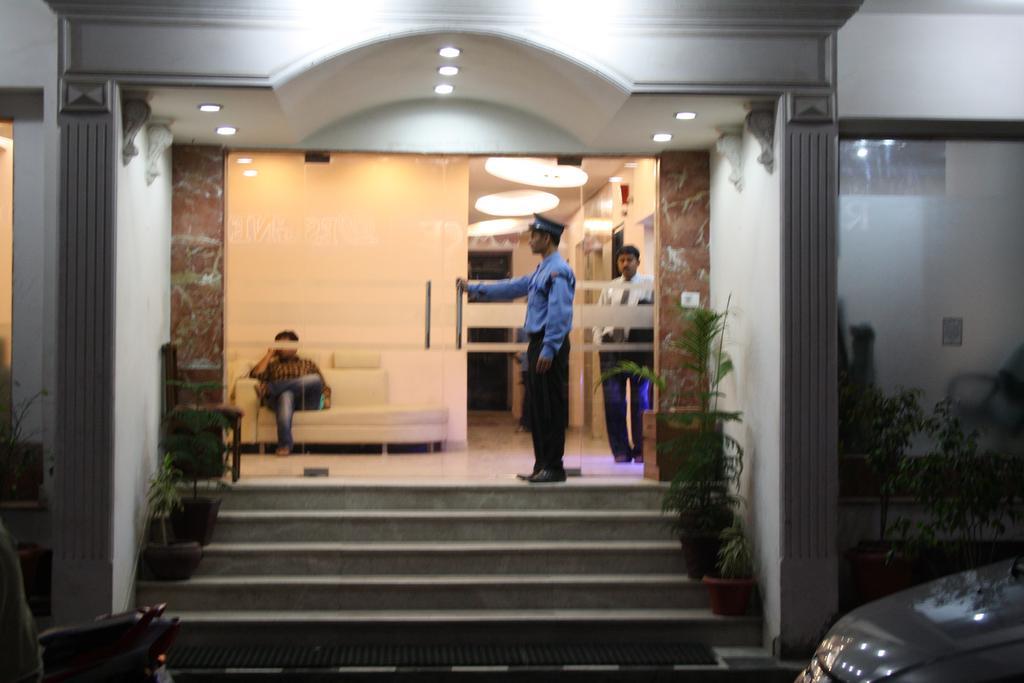 Hotel Apra Inn Nowe Delhi Zewnętrze zdjęcie