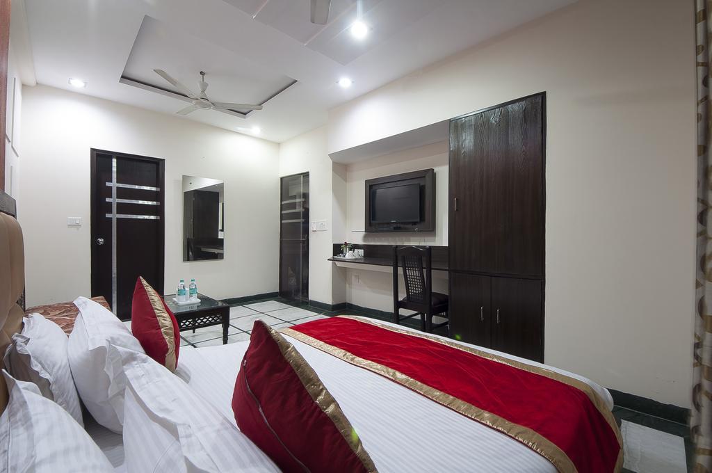 Hotel Apra Inn Nowe Delhi Zewnętrze zdjęcie