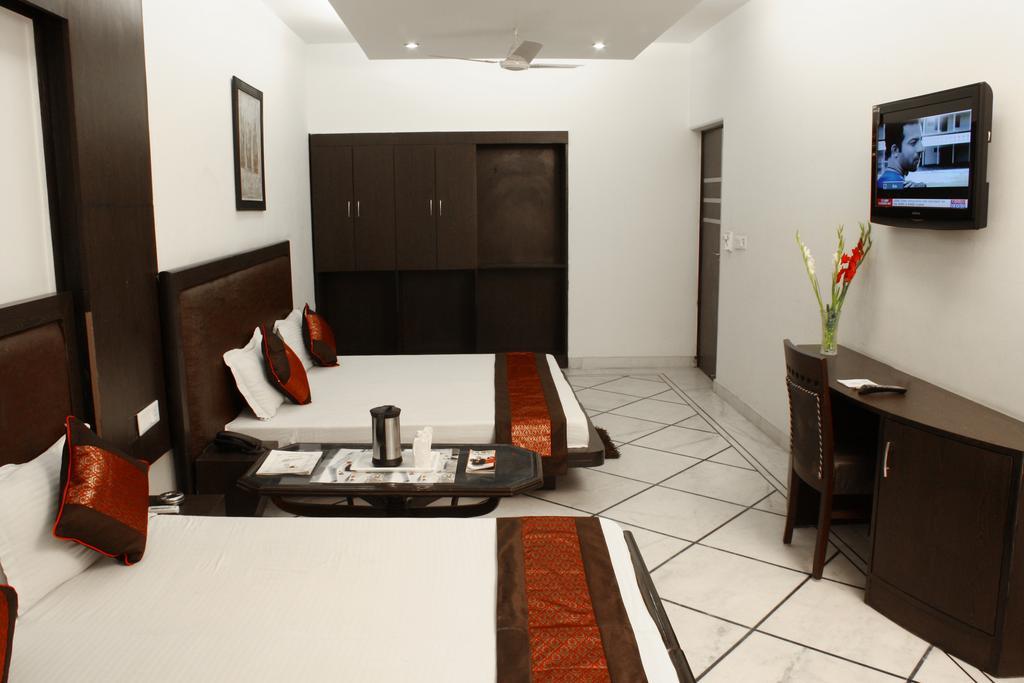 Hotel Apra Inn Nowe Delhi Zewnętrze zdjęcie
