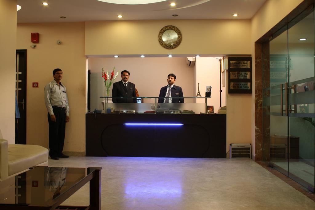 Hotel Apra Inn Nowe Delhi Zewnętrze zdjęcie