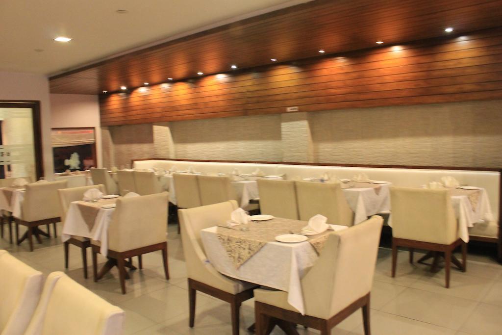 Hotel Apra Inn Nowe Delhi Zewnętrze zdjęcie