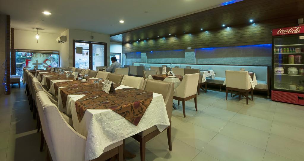 Hotel Apra Inn Nowe Delhi Zewnętrze zdjęcie