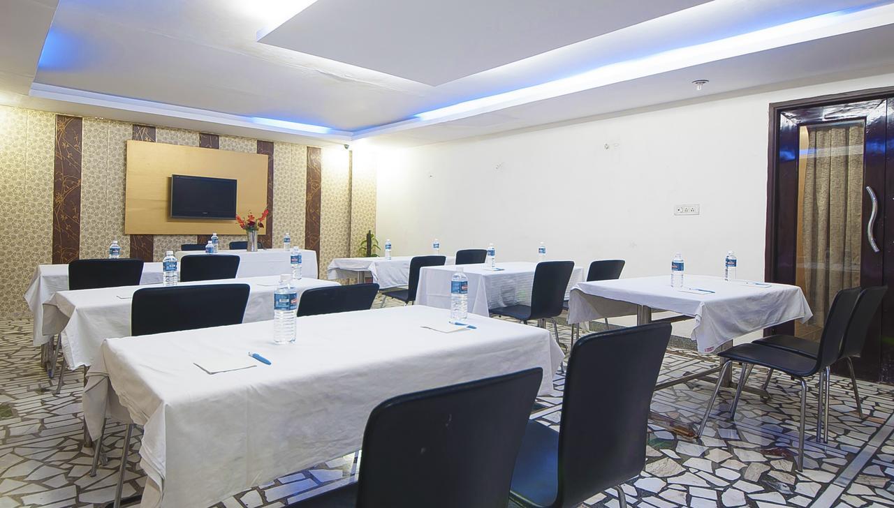 Hotel Apra Inn Nowe Delhi Zewnętrze zdjęcie