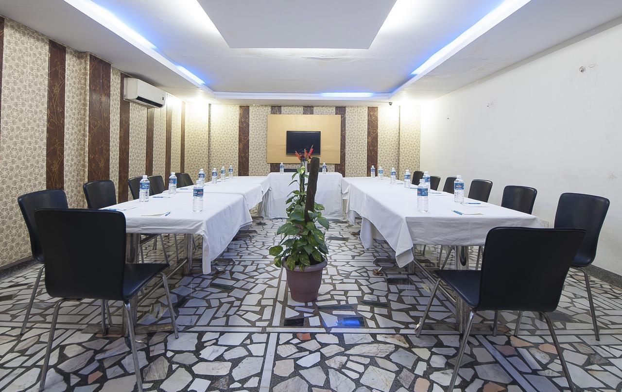Hotel Apra Inn Nowe Delhi Zewnętrze zdjęcie