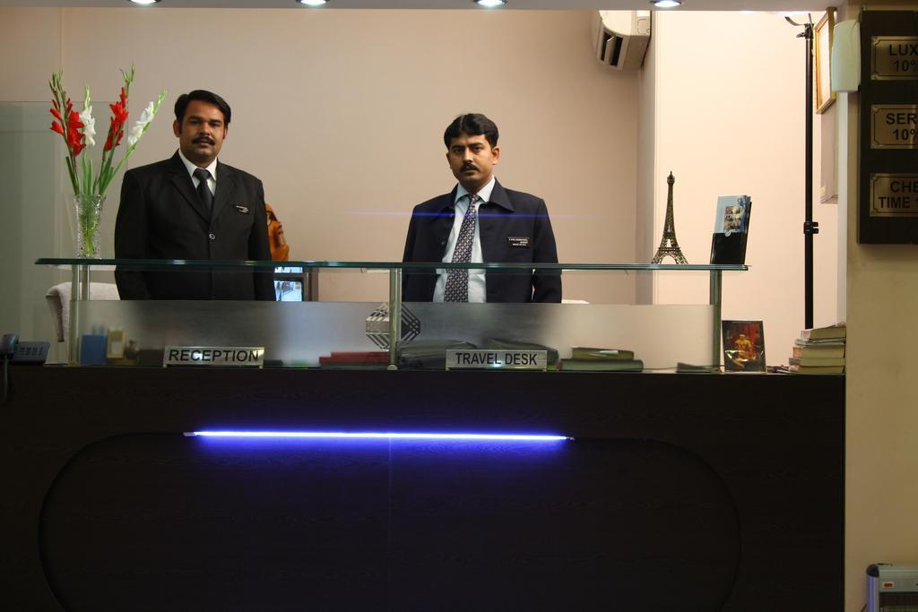 Hotel Apra Inn Nowe Delhi Zewnętrze zdjęcie