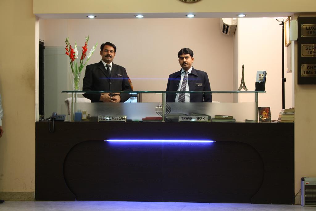 Hotel Apra Inn Nowe Delhi Zewnętrze zdjęcie