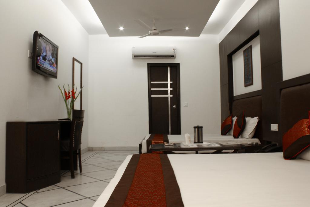 Hotel Apra Inn Nowe Delhi Zewnętrze zdjęcie