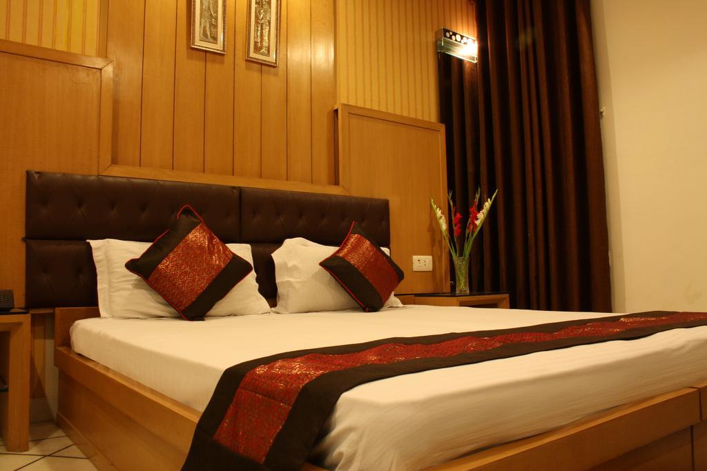 Hotel Apra Inn Nowe Delhi Zewnętrze zdjęcie